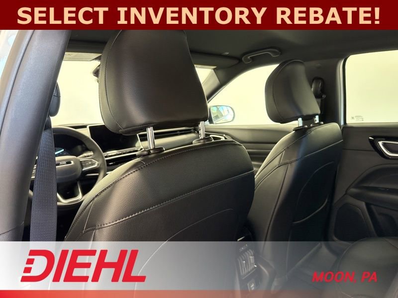 New 2026 Jeep Compass Limited image 18