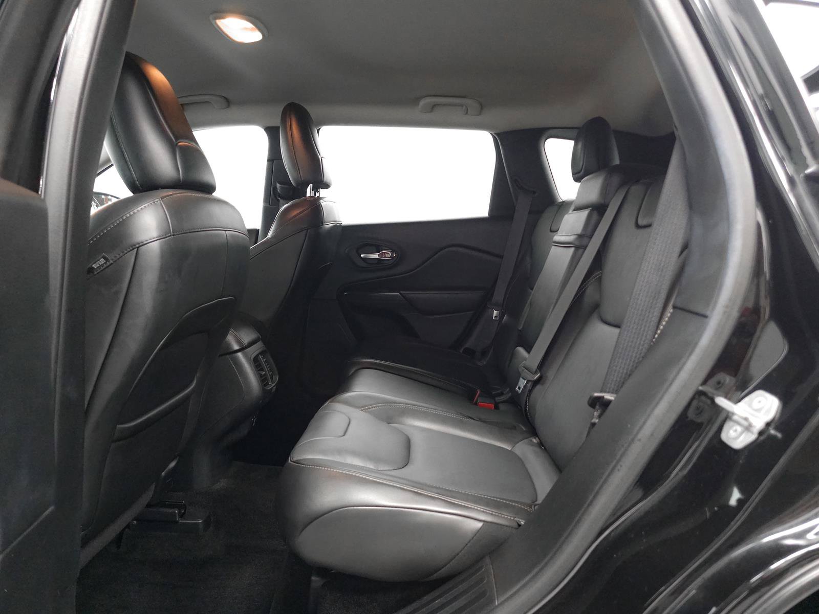 Used 2015 Jeep Cherokee Limited AWD/4WD image 8