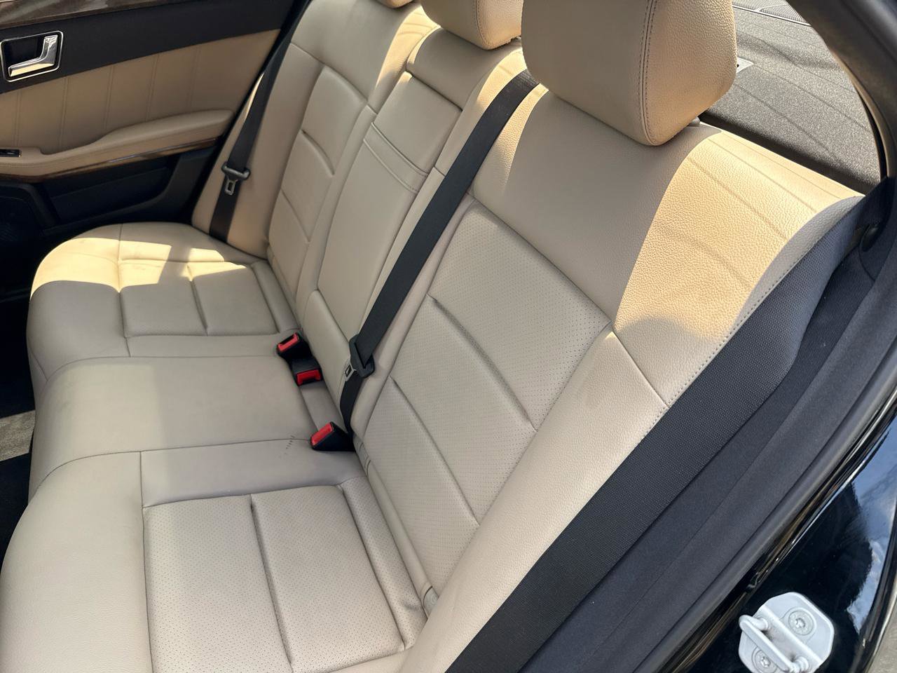 Used 2010 Mercedes-Benz E 350 4MATIC Sedan image 14