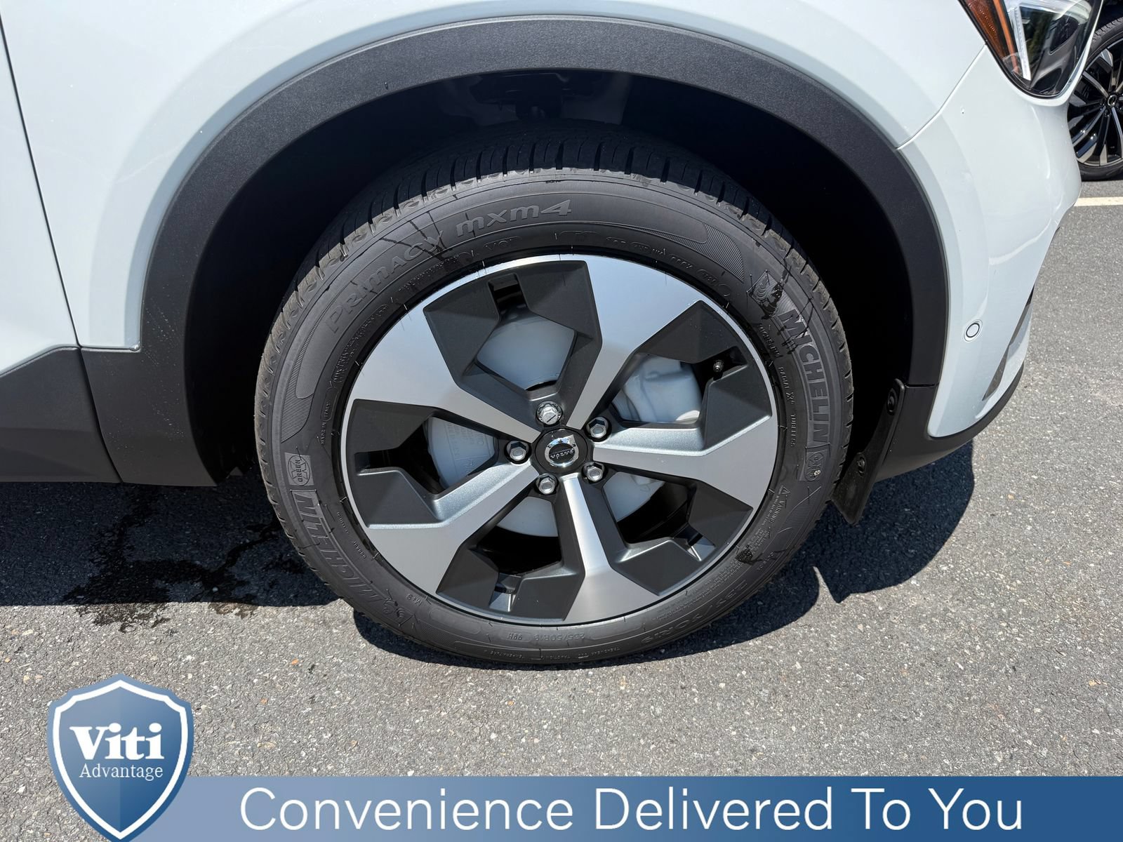 New 2026 Volvo XC40 B5 Plus w/ Protection Package Premier AWD/4WD image 10