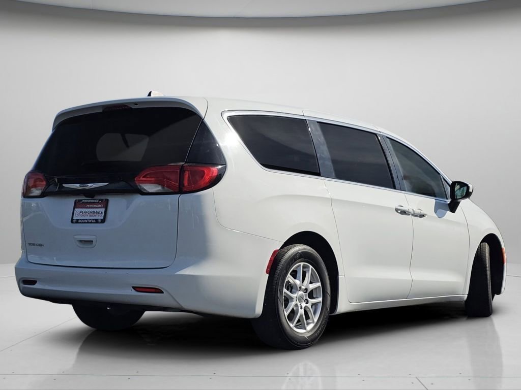 Used 2023 Chrysler Voyager LX image 23