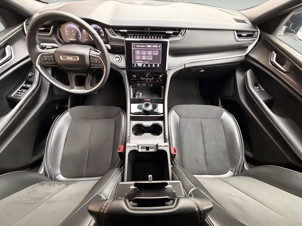 Used 2024 Jeep Grand Cherokee Altitude image 34