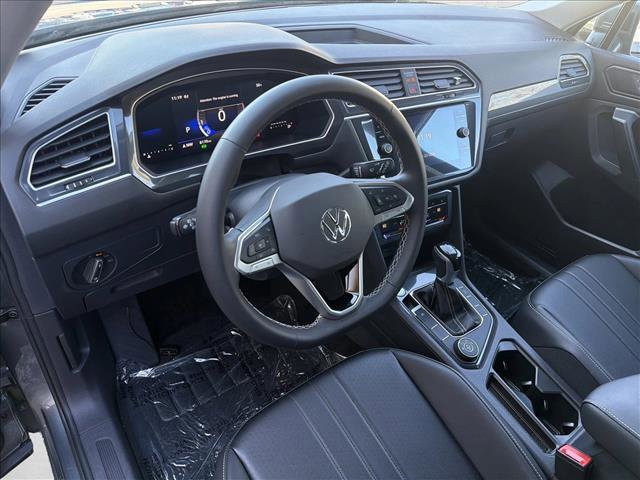 Used 2024 Volkswagen Tiguan SE image 13