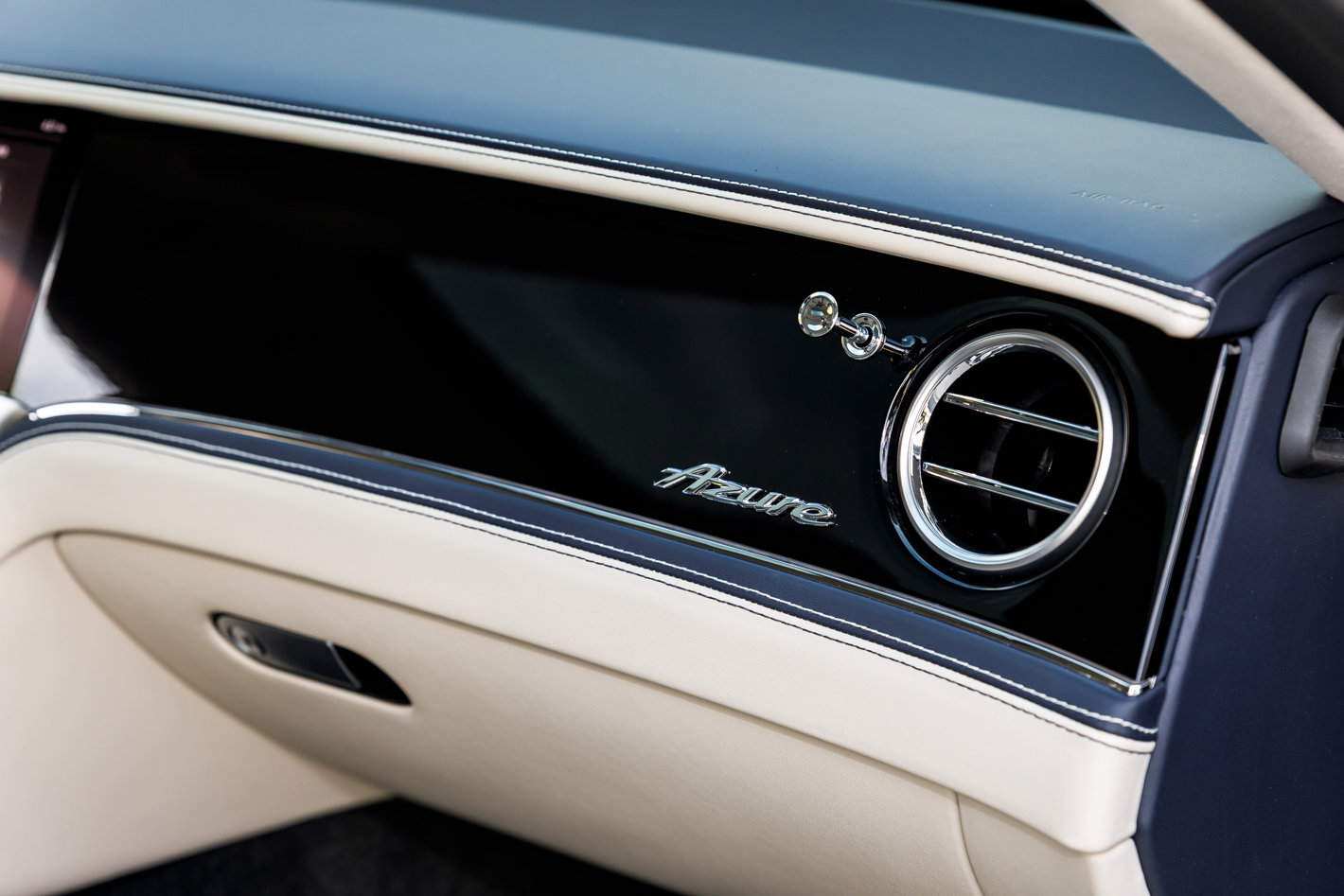 Used 2023 Bentley Flying Spur Azure AWD/4WD image 35