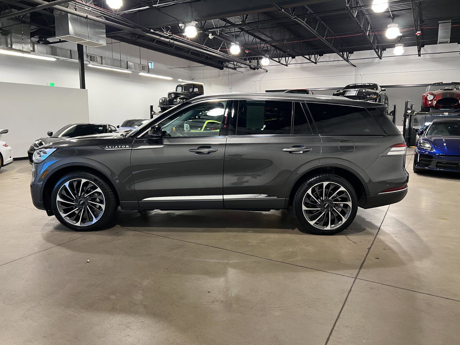 Used 2020 Lincoln Aviator Reserve w/ Equipment Group 202A image 6