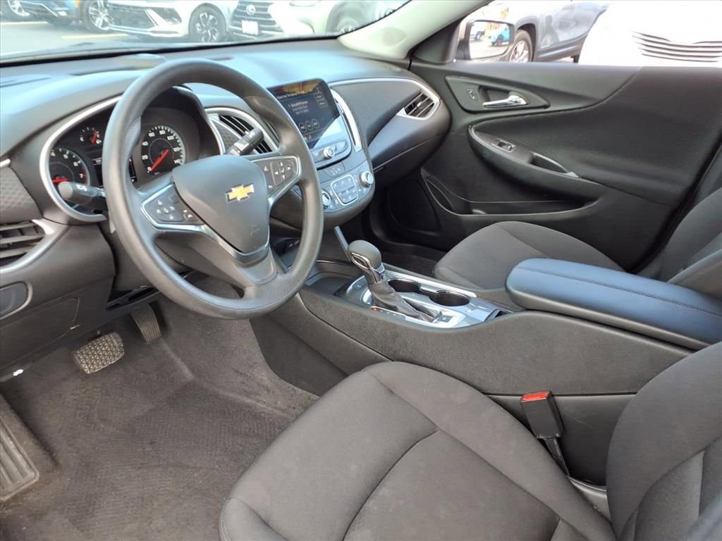 Used 2025 Chevrolet Malibu LT image 14