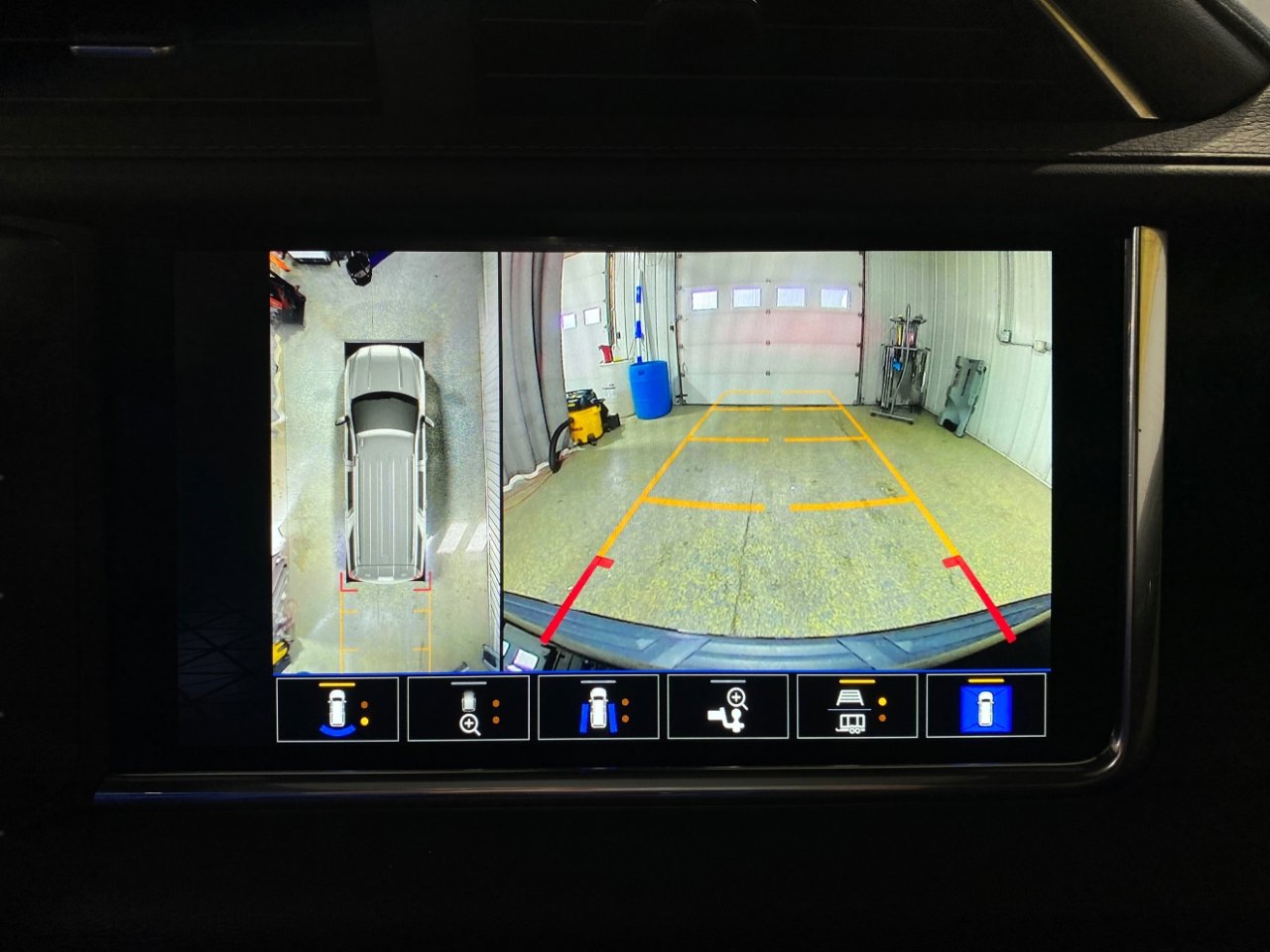 Used 2022 GMC Yukon XL Denali image 16