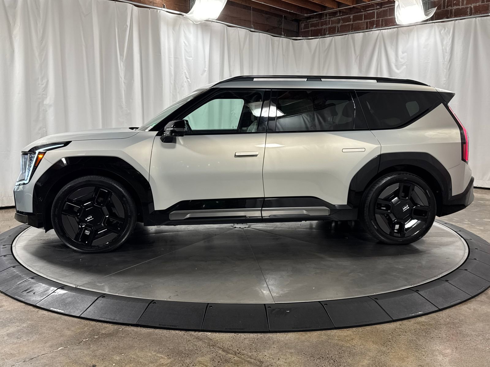 Certified 2024 Kia EV9 GT-Line AWD/4WD image 6