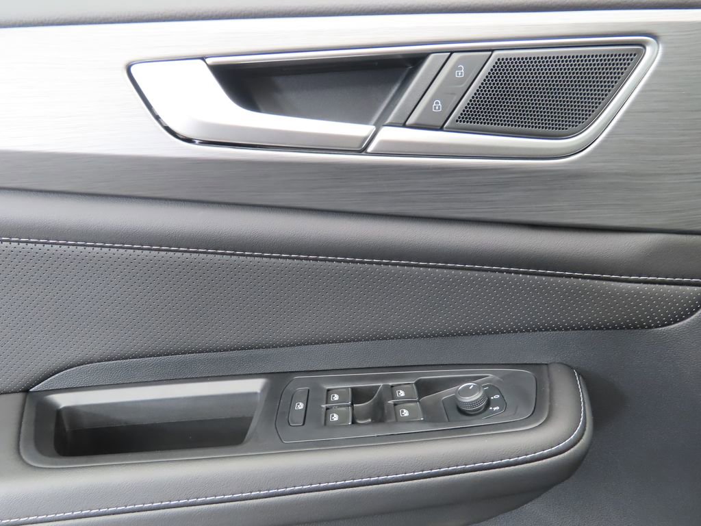 Used 2025 Volkswagen Atlas Cross Sport SE image 23