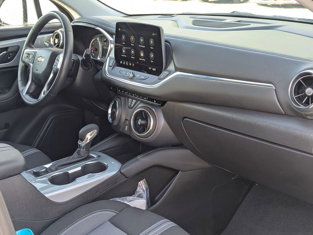 Used 2025 Chevrolet Blazer LT image 27