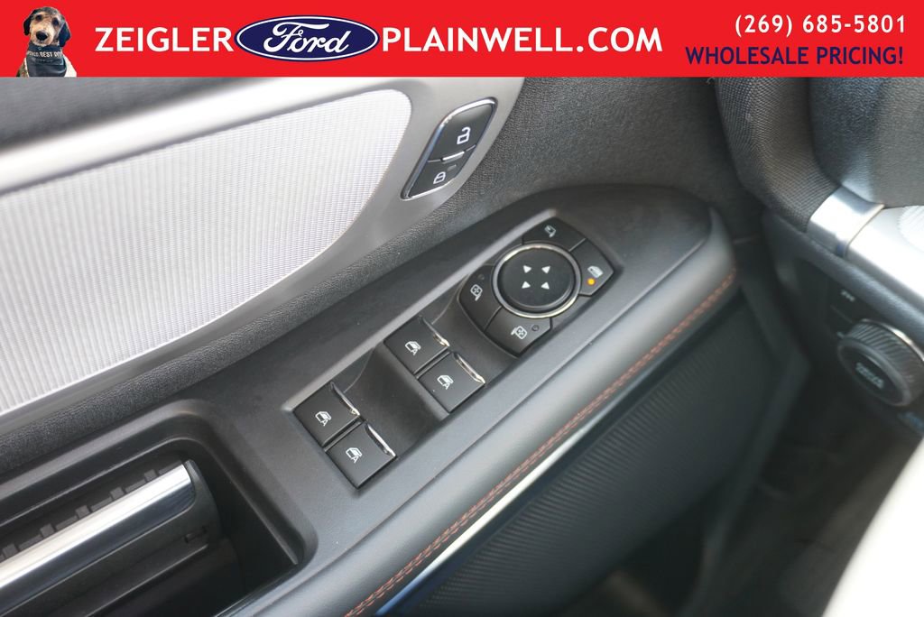 Used 2025 Ford Expedition Active image 39