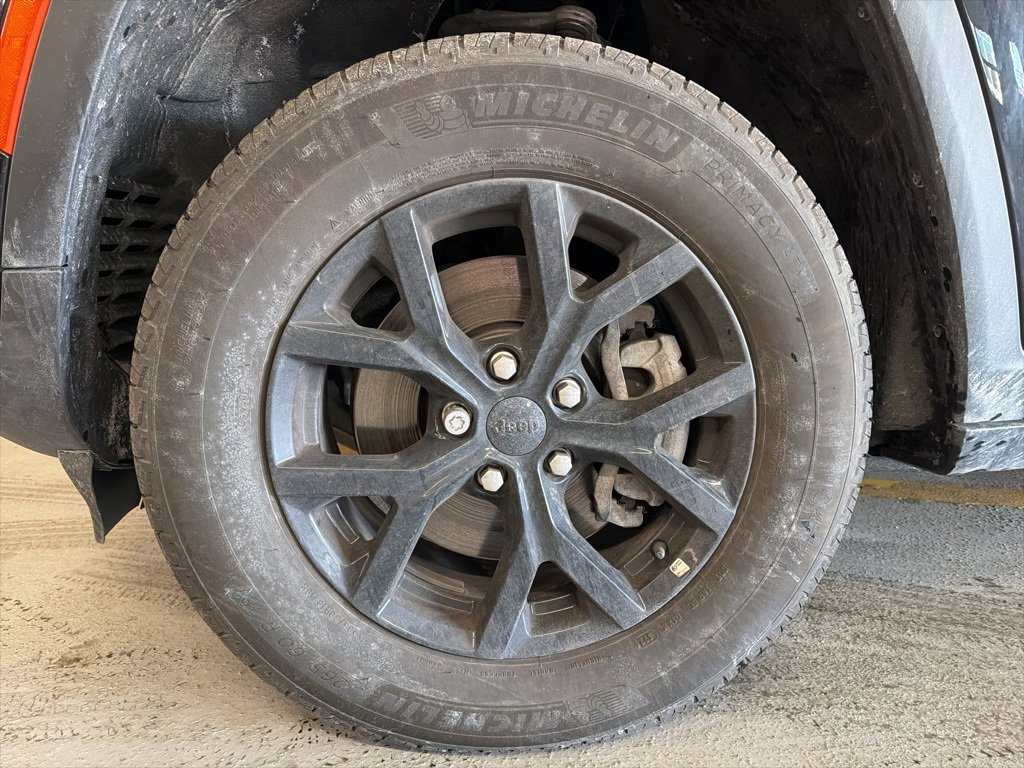 Used 2025 Jeep Grand Cherokee L Altitude image 11