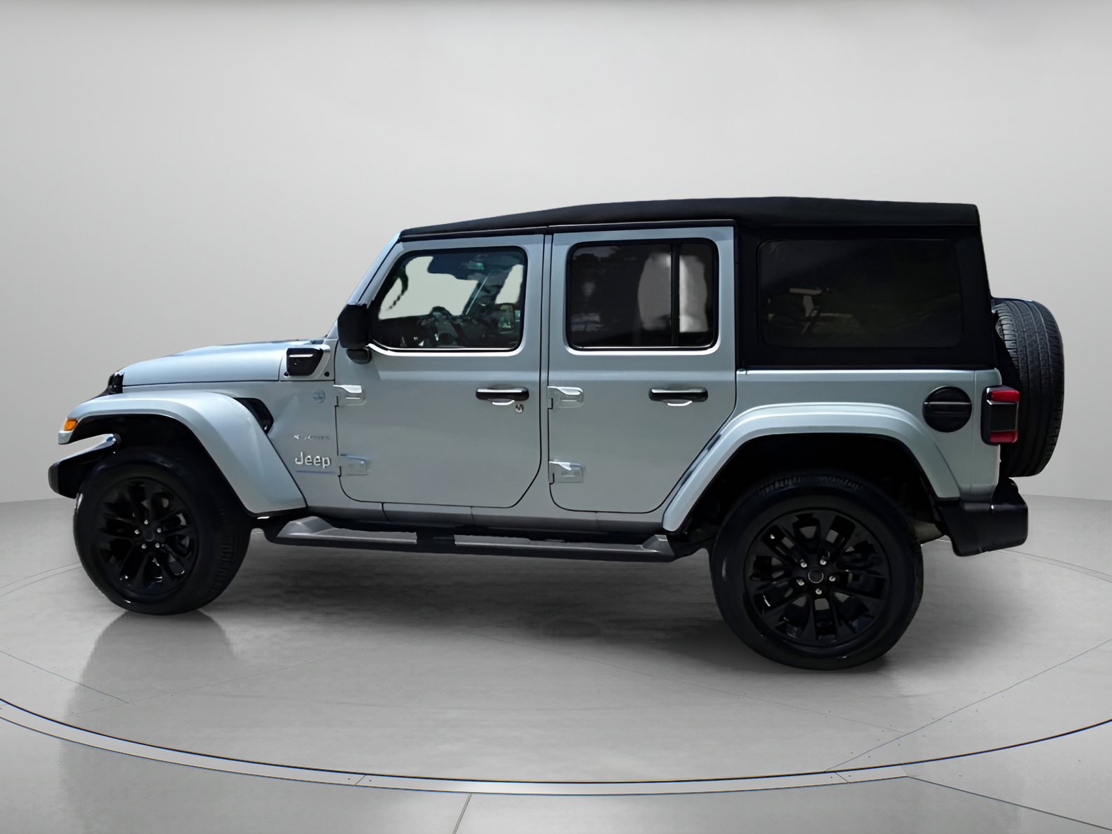 Used 2024 Jeep Wrangler Sahara w/ Technology Group image 19