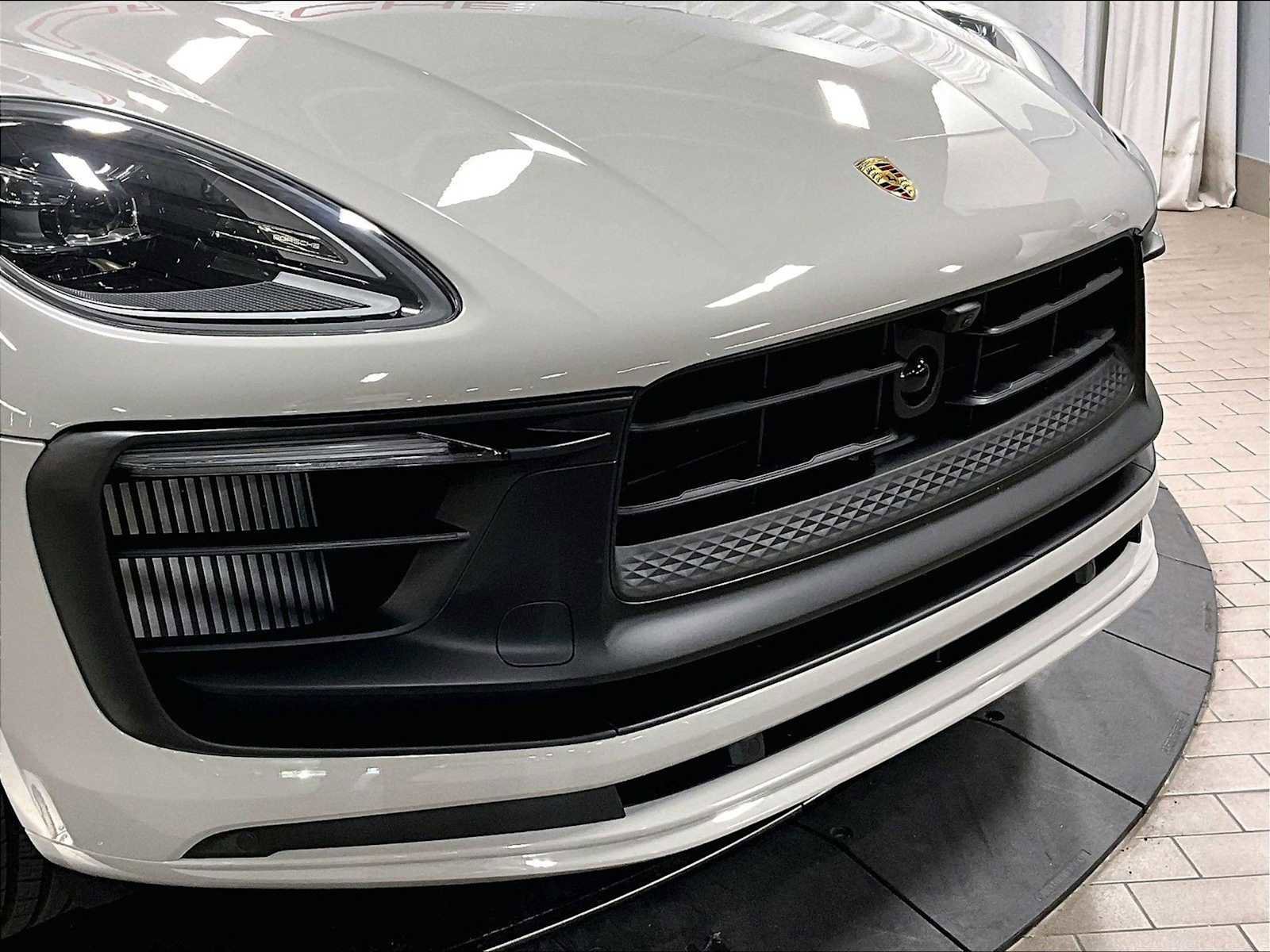 Used 2025 Porsche Macan GTS image 32