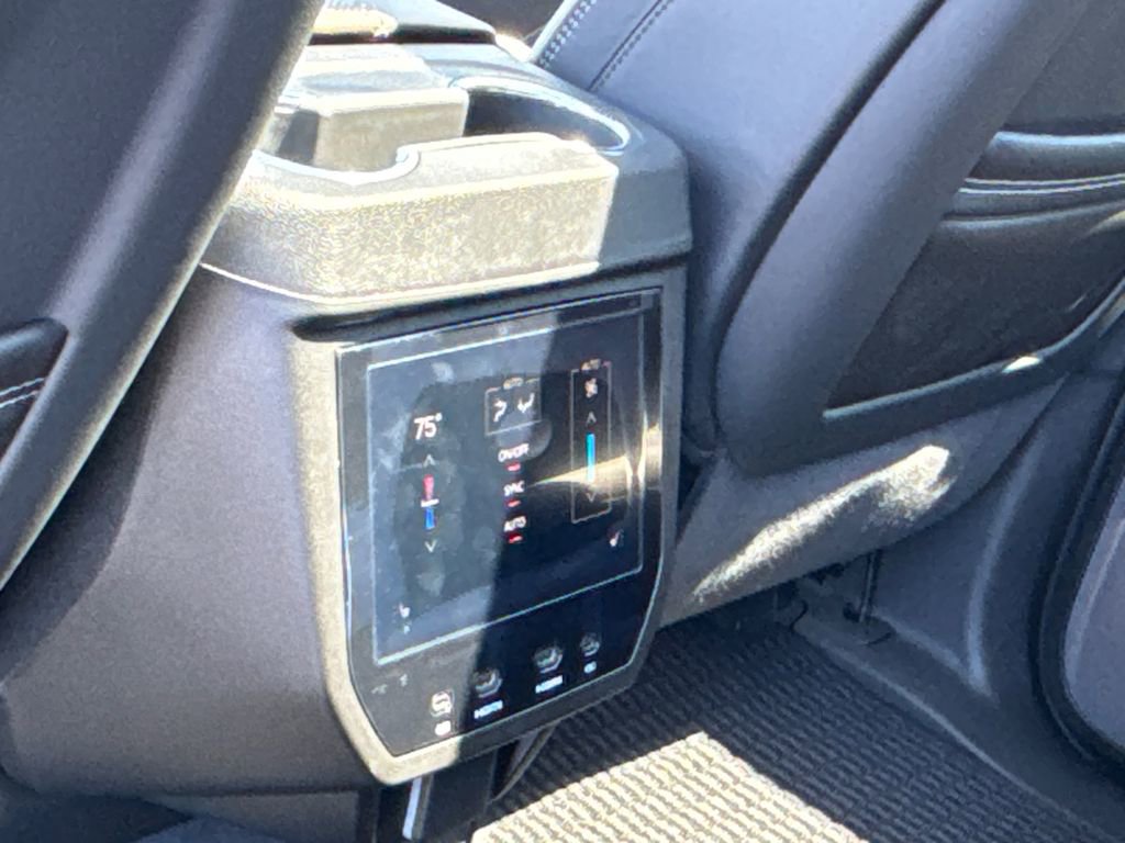 New 2026 GMC Yukon XL Denali Ultimate AWD/4WD image 27