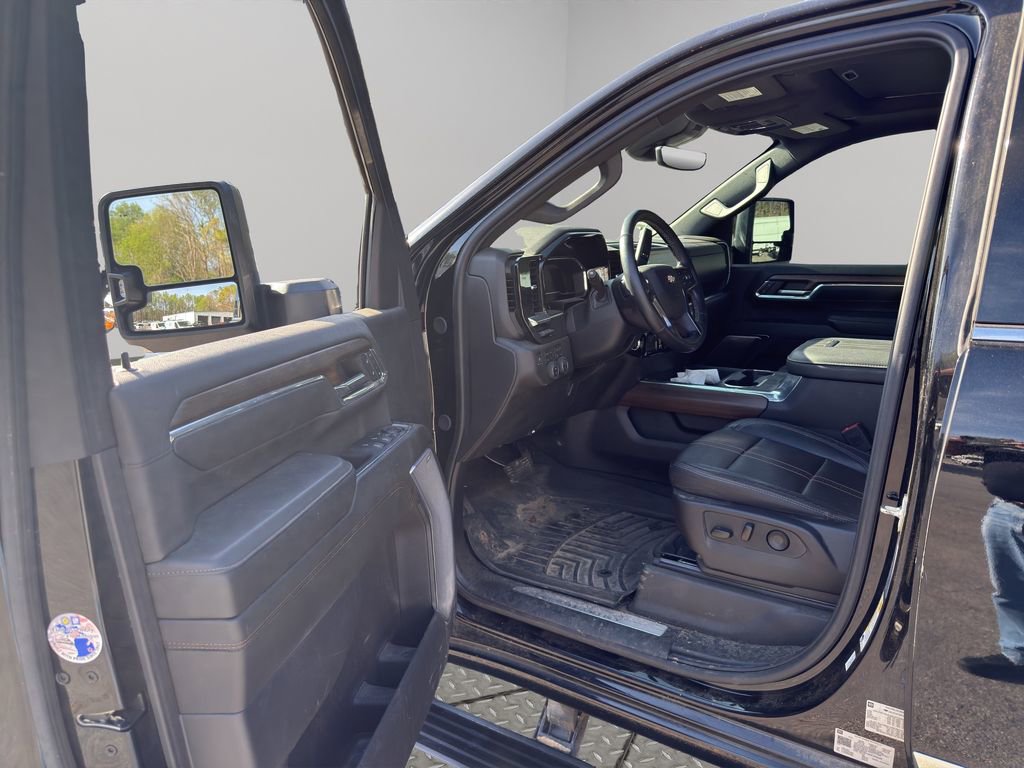Used 2024 Chevrolet Silverado 3500 High Country w/ High Country Premium Package image 6
