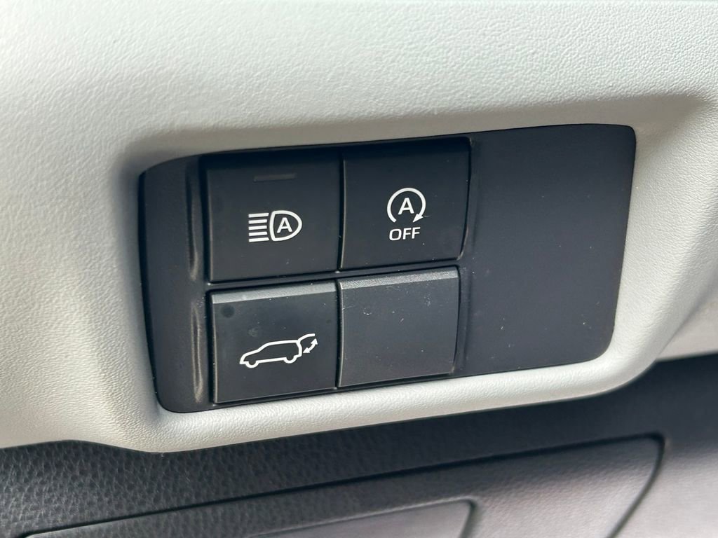 Used 2023 Toyota Highlander LE AWD/4WD image 26