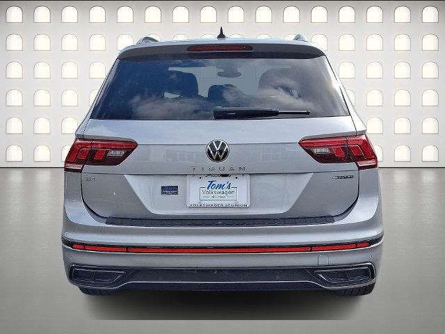 Used 2024 Volkswagen Tiguan SE R-Line AWD/4WD image 5