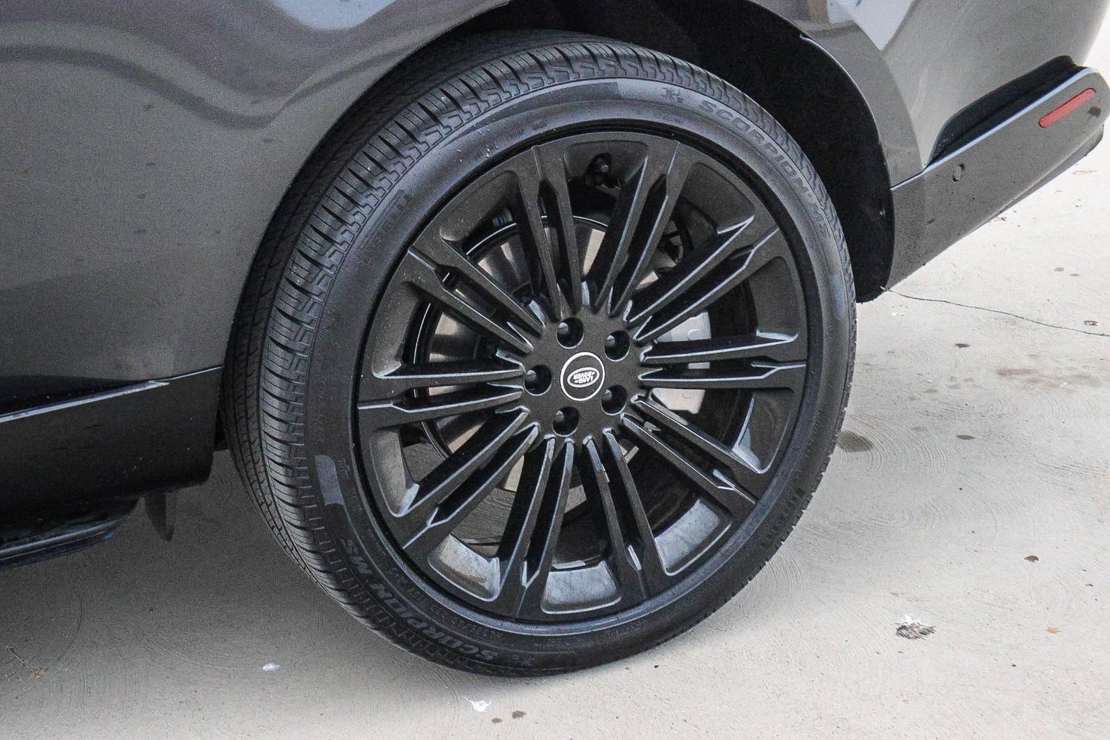 New 2025 Land Rover Range Rover Long Wheelbase SE image 10