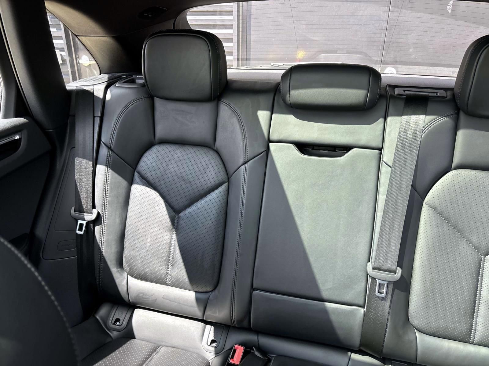 Used 2025 Porsche Macan image 38