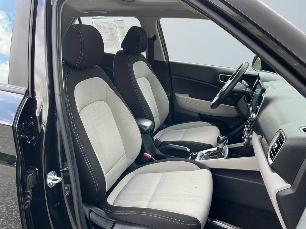 Used 2024 Hyundai Venue SEL FWD image 16