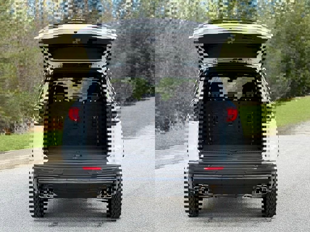 Used 2024 GMC Acadia AT4 w/ Super Cruise Package image 16