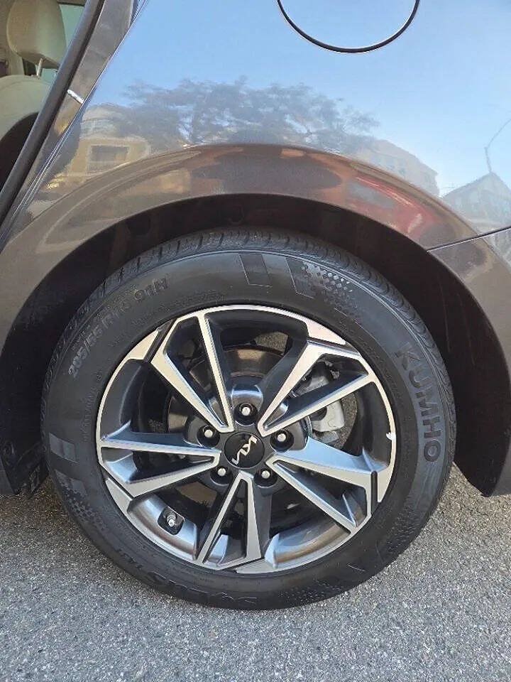 Used 2022 Kia Forte LXS w/ LXS Technology Package FWD image 22