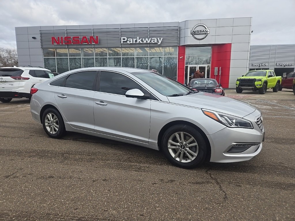 Used 2015 Hyundai Sonata SE w/ Option Group 09