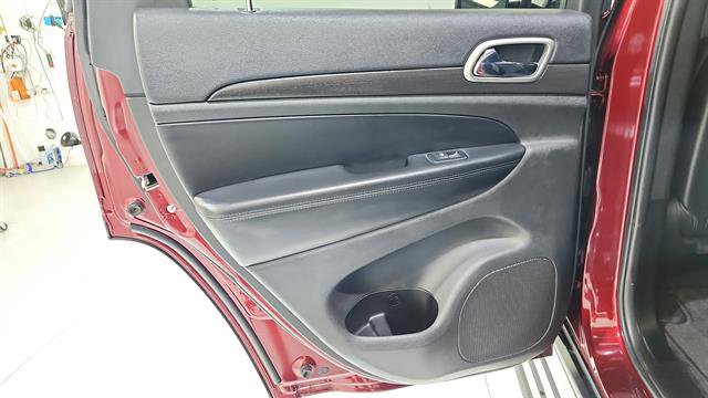 Used 2018 Jeep Grand Cherokee Laredo RWD image 21