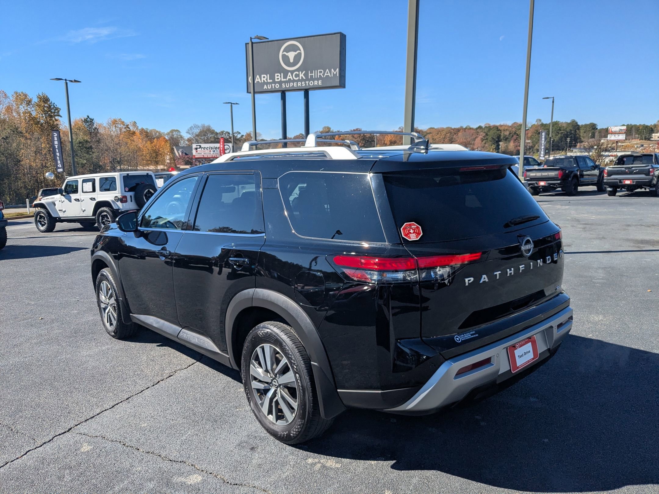 Used 2025 Nissan Pathfinder SL image 7