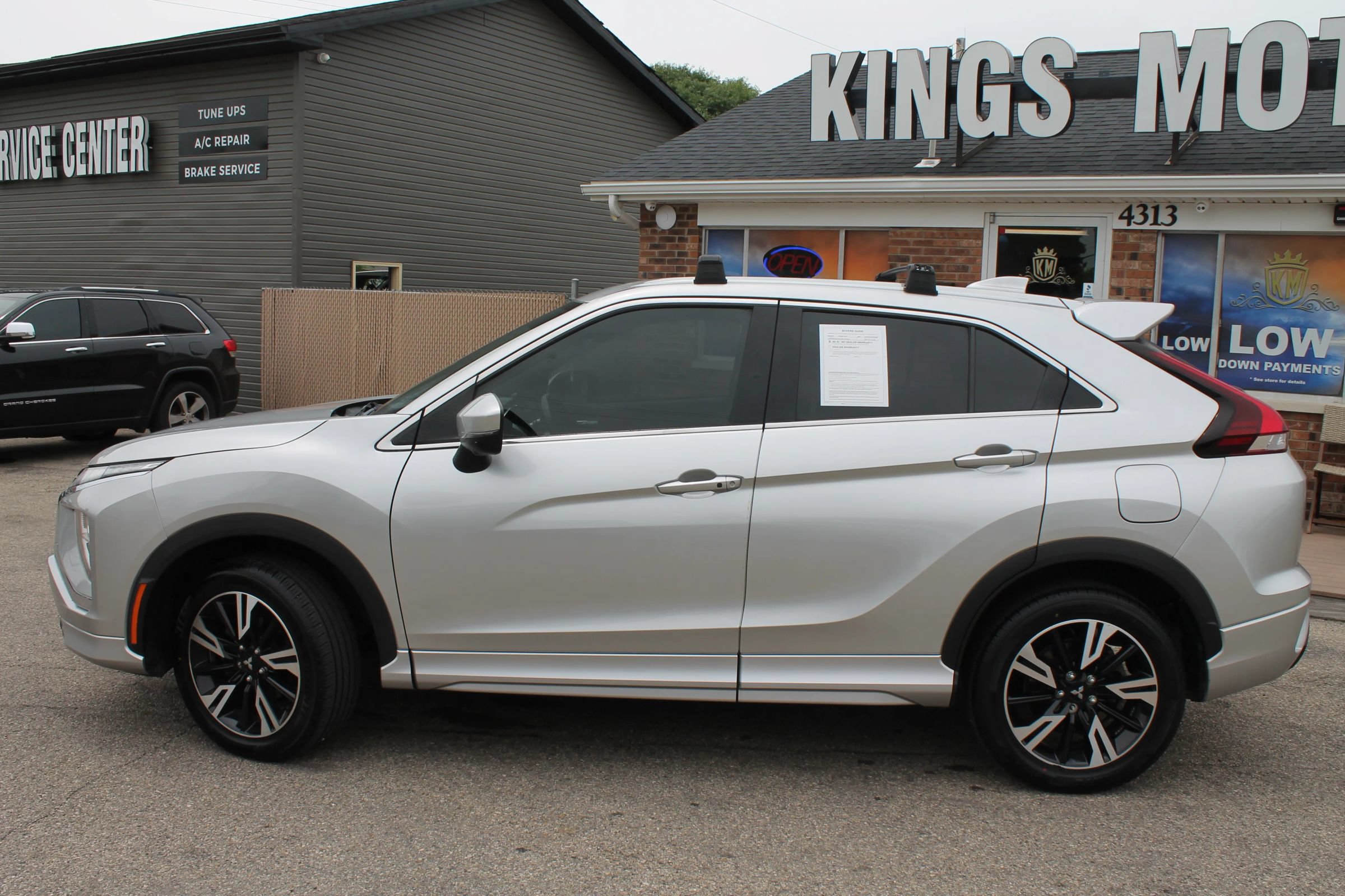 Used 2023 Mitsubishi Eclipse Cross SEL AWD/4WD image 2
