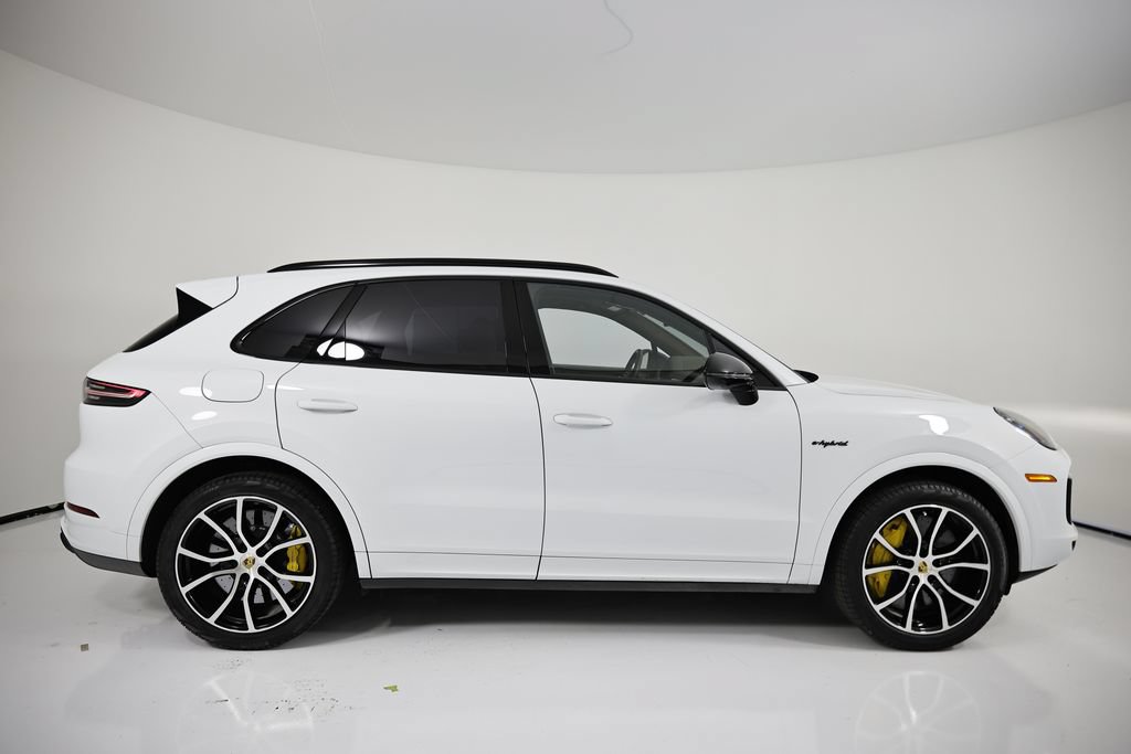 Certified 2023 Porsche Cayenne Turbo S AWD/4WD image 8