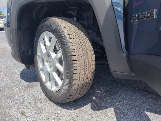 Used 2022 Jeep Renegade Latitude w/ Convenience Group AWD/4WD image 38