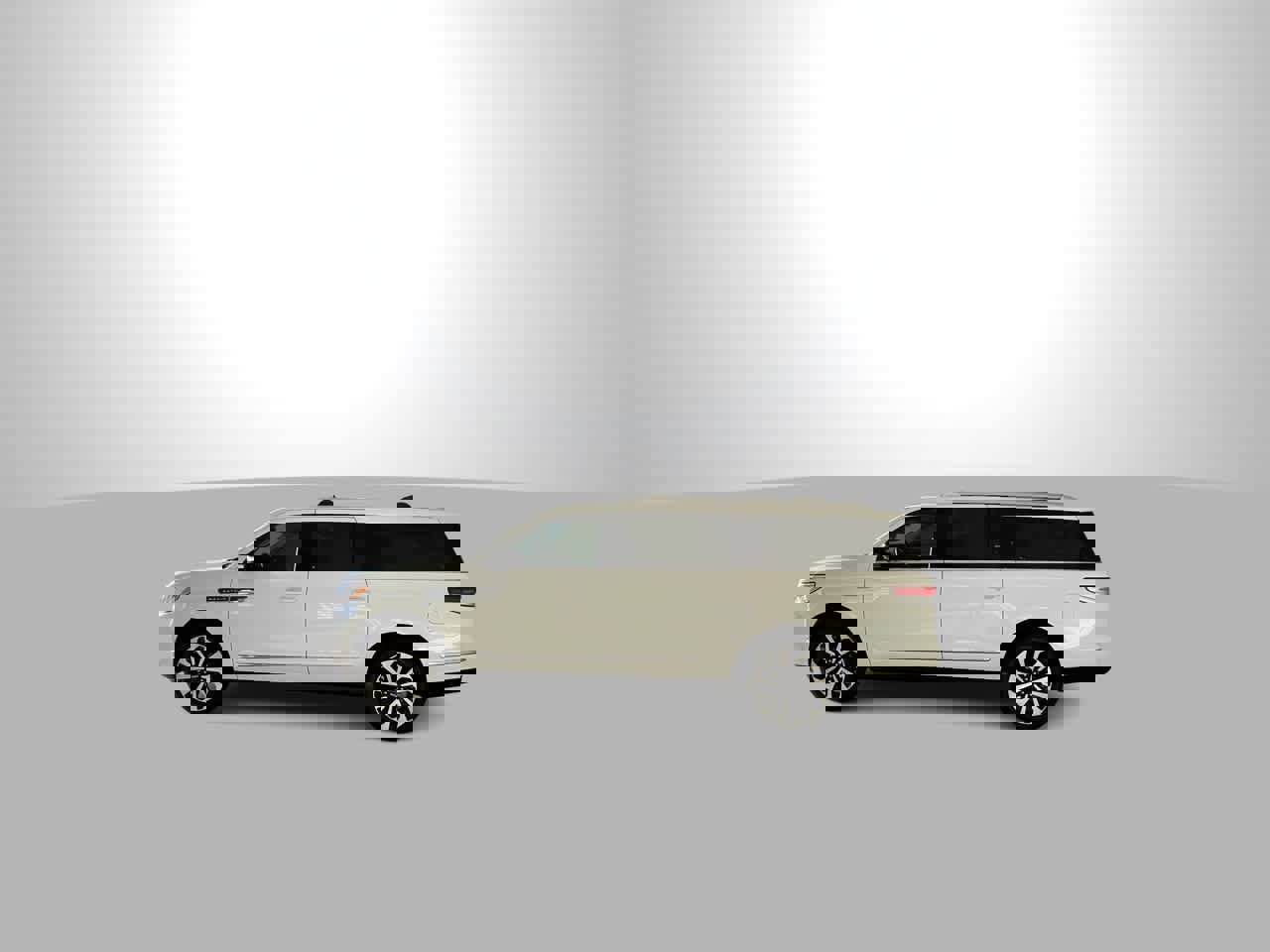 Used 2022 Lincoln Navigator L Reserve AWD/4WD image 5