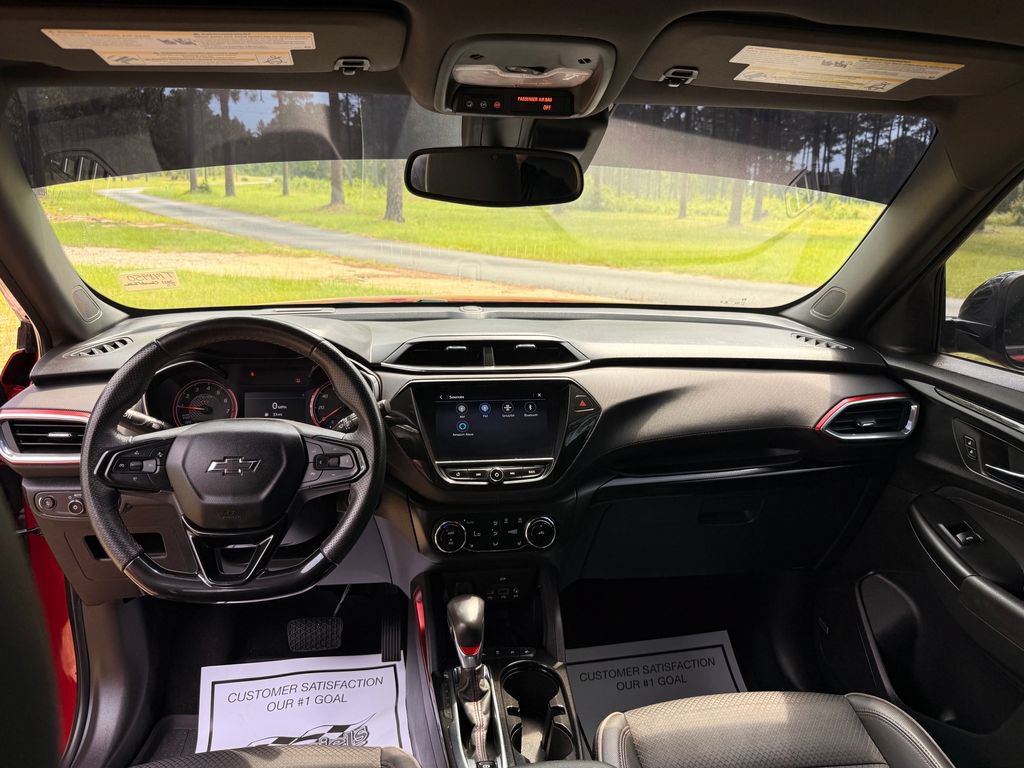 Used 2021 Chevrolet TrailBlazer RS w/ Technology Package FWD image 14