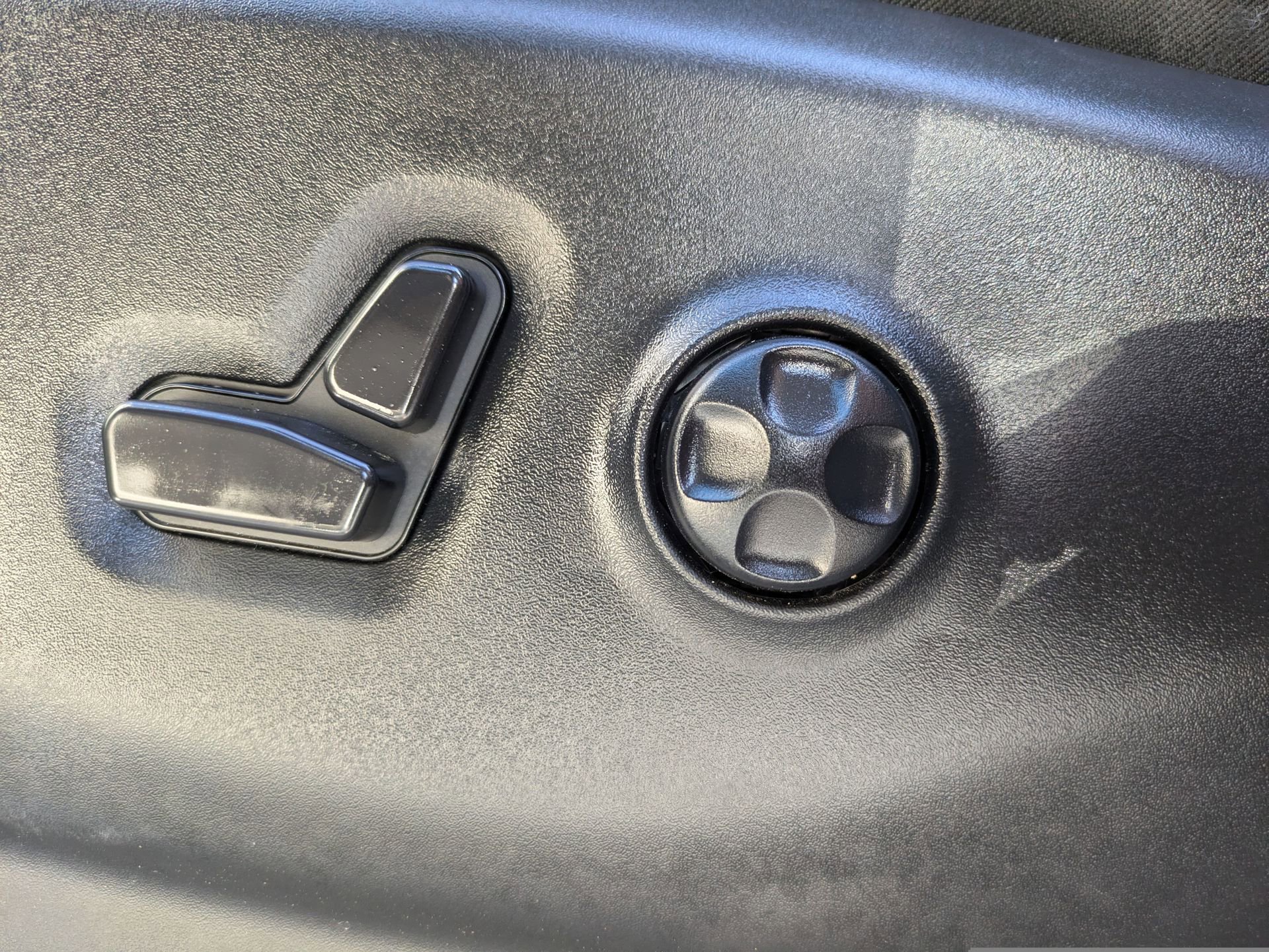 Used 2024 Chrysler Pacifica Touring-L image 23