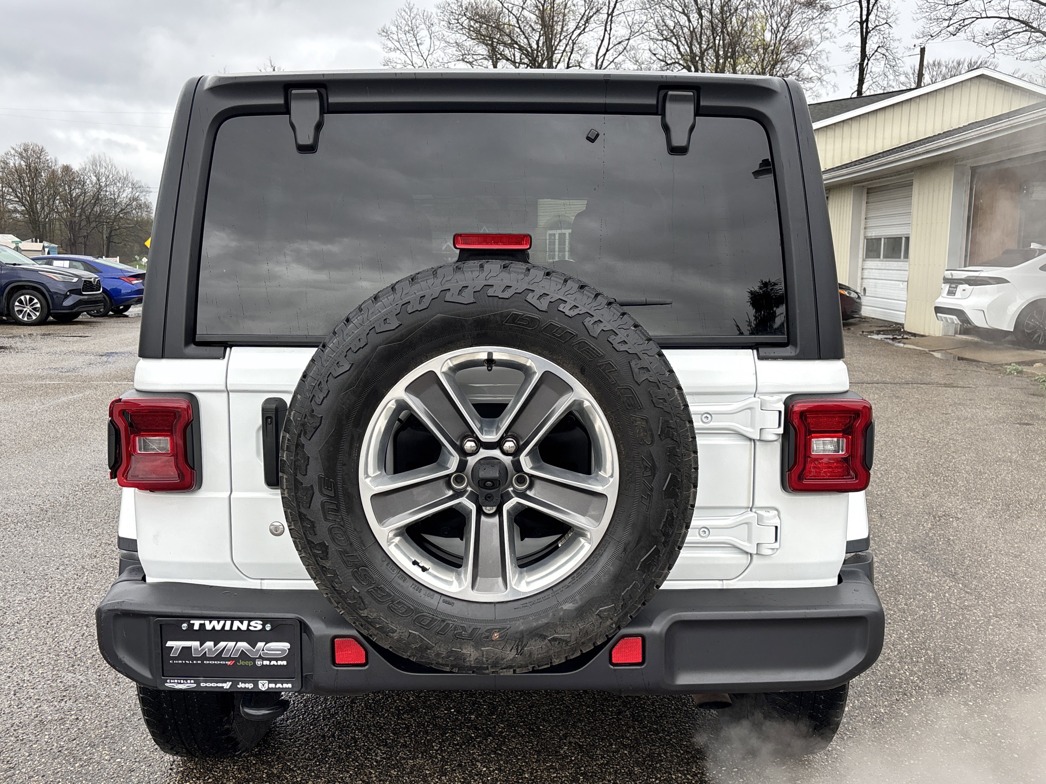 Used 2020 Jeep Wrangler Unlimited Sahara w/ Dual Top Group AWD/4WD image 6