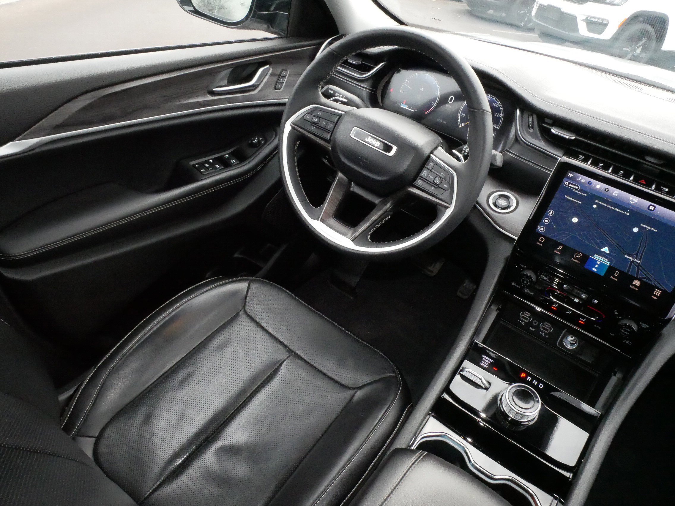 Used 2023 Jeep Grand Cherokee Limited w/ Luxury Tech Group II image 9