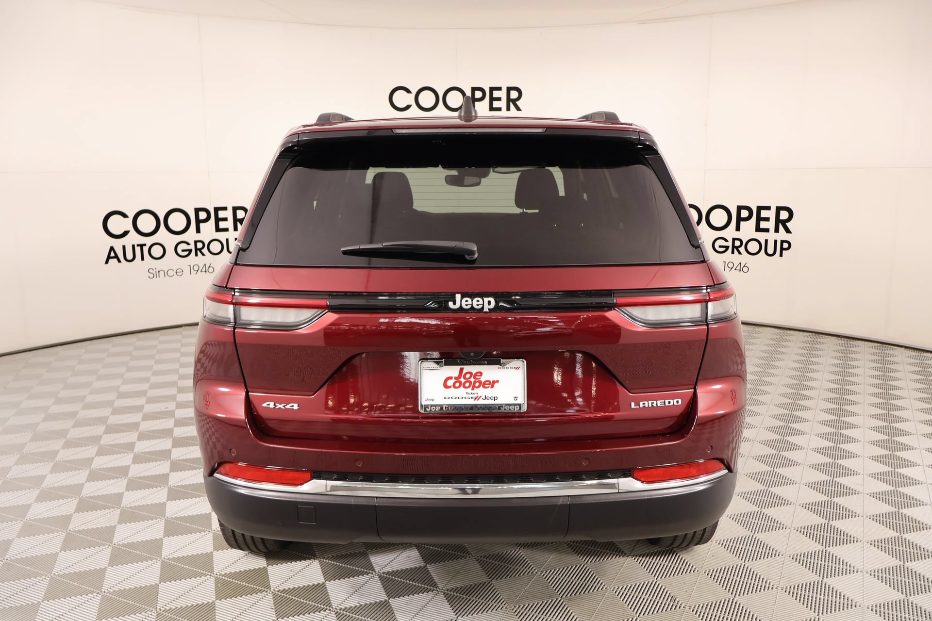 Used 2024 Jeep Grand Cherokee Laredo w/ Luxury Tech Group I AWD/4WD image 21