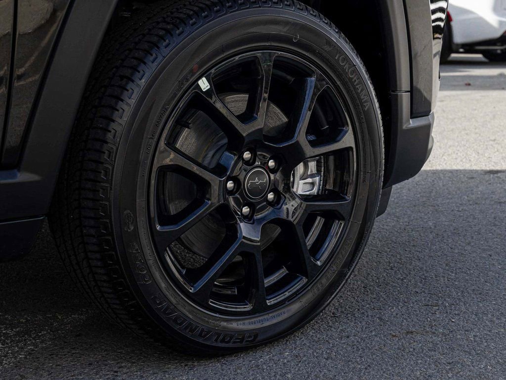 New 2026 Jeep Compass Latitude image 9