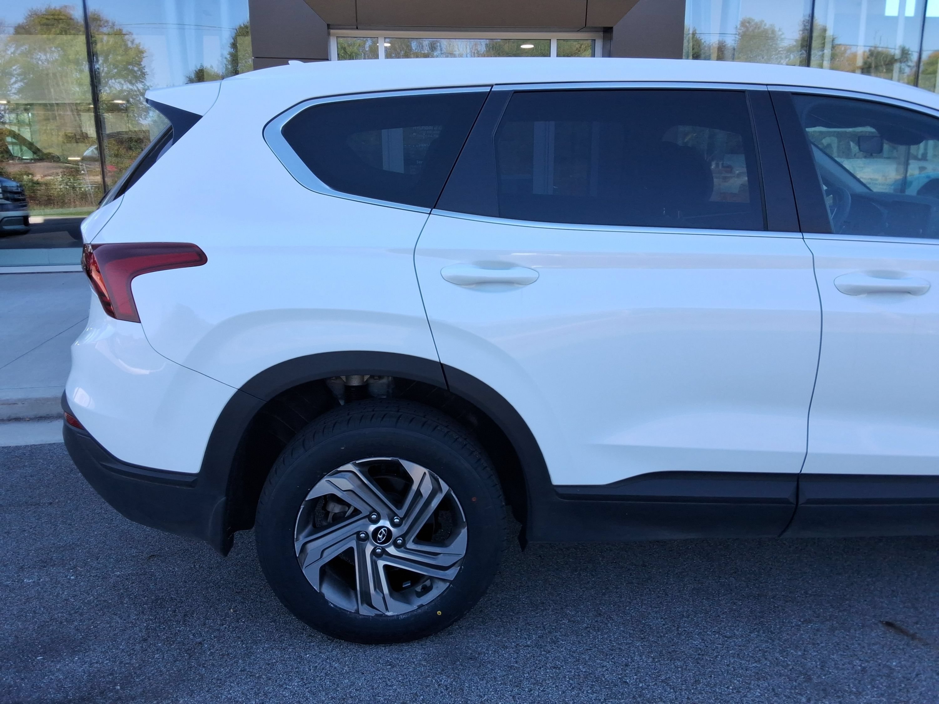 Used 2023 Hyundai Santa Fe SE AWD/4WD image 14