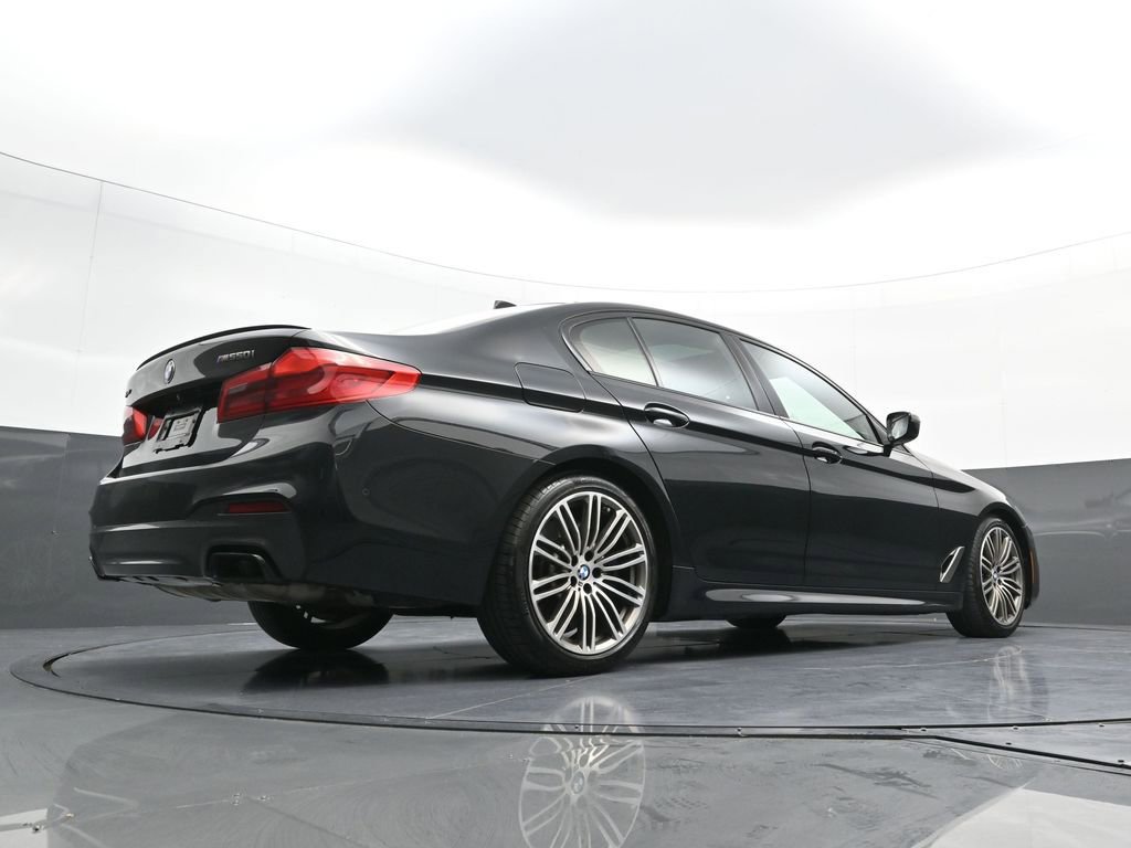 Used 2020 BMW M550i xDrive image 28