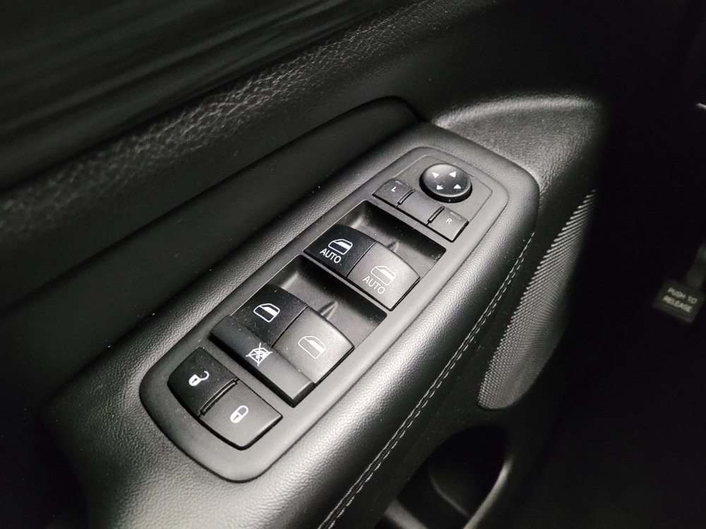 Used 2019 Jeep Grand Cherokee Laredo RWD image 27