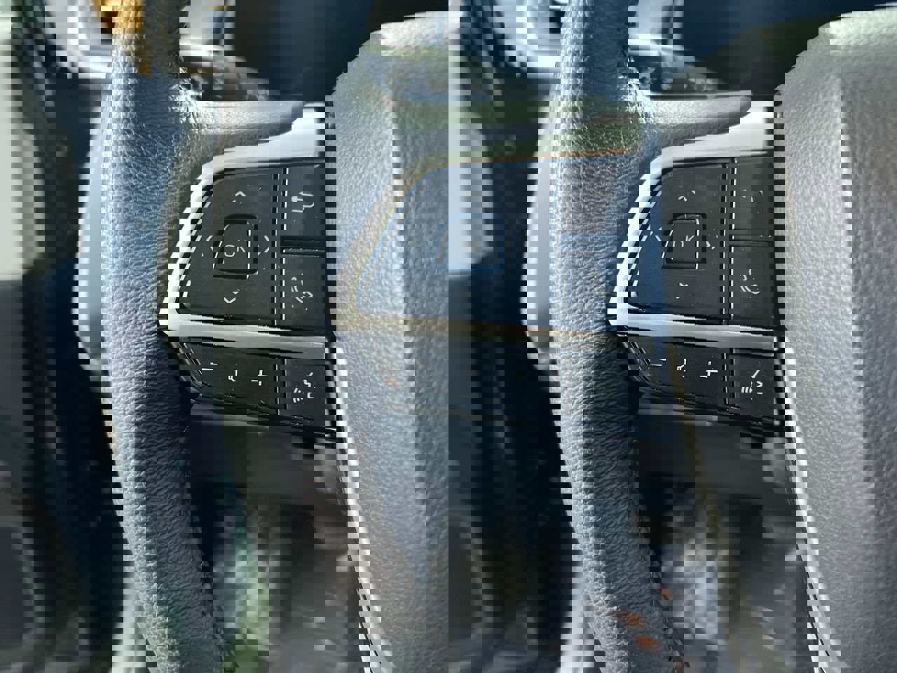 Used 2025 Toyota Sienna XLE image 16