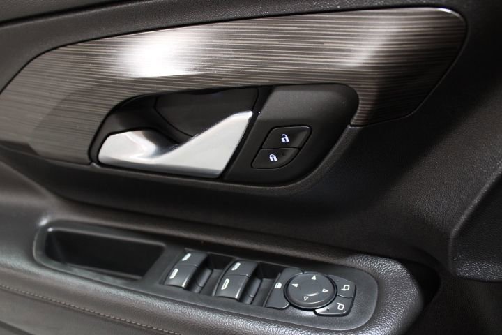 Certified 2022 GMC Terrain SLE w/ Driver Convenience Package image 18