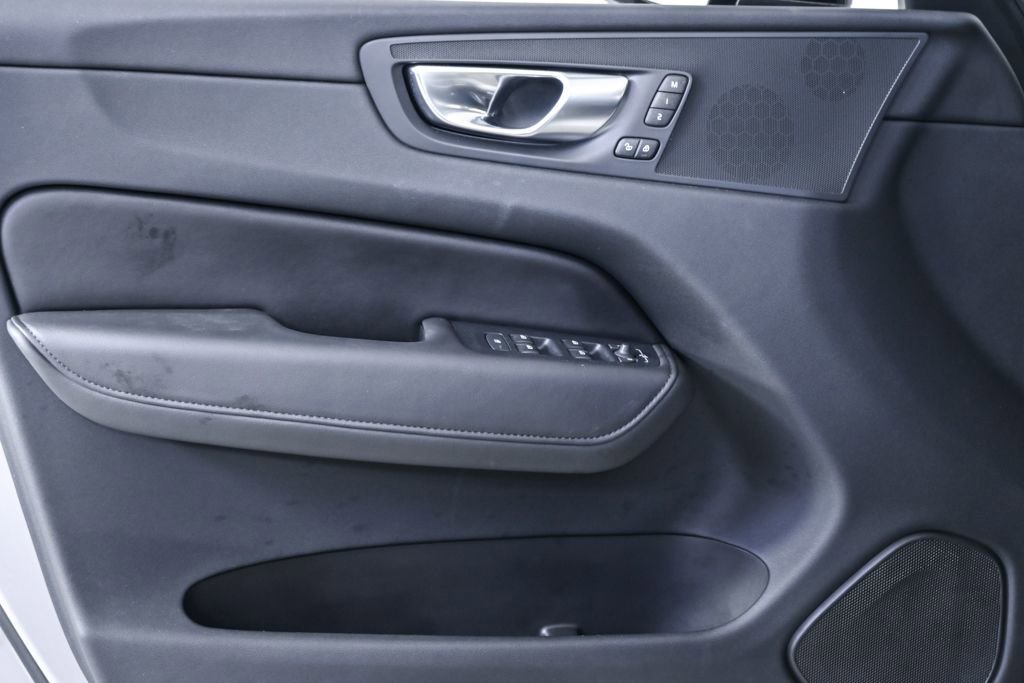 Certified 2024 Volvo XC60 B5 Core w/ Protection Package Premier AWD/4WD image 8