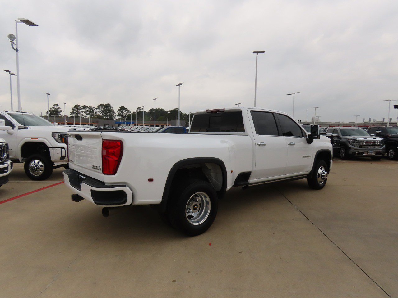 Used 2022 Chevrolet Silverado 3500 High Country w/ Technology Package image 11