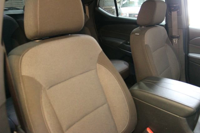 Used 2023 Chevrolet Traverse LT image 11
