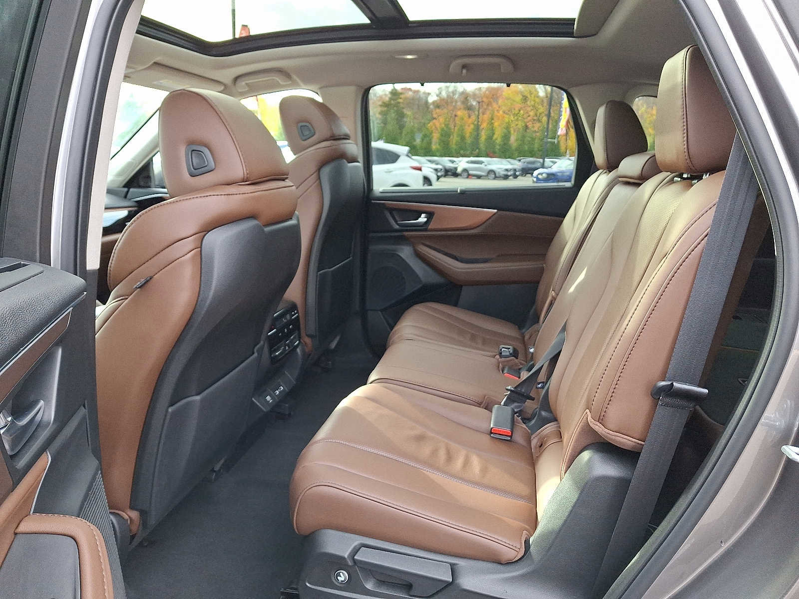 Used 2024 Acura MDX SH-AWD w/ Technology Package image 10