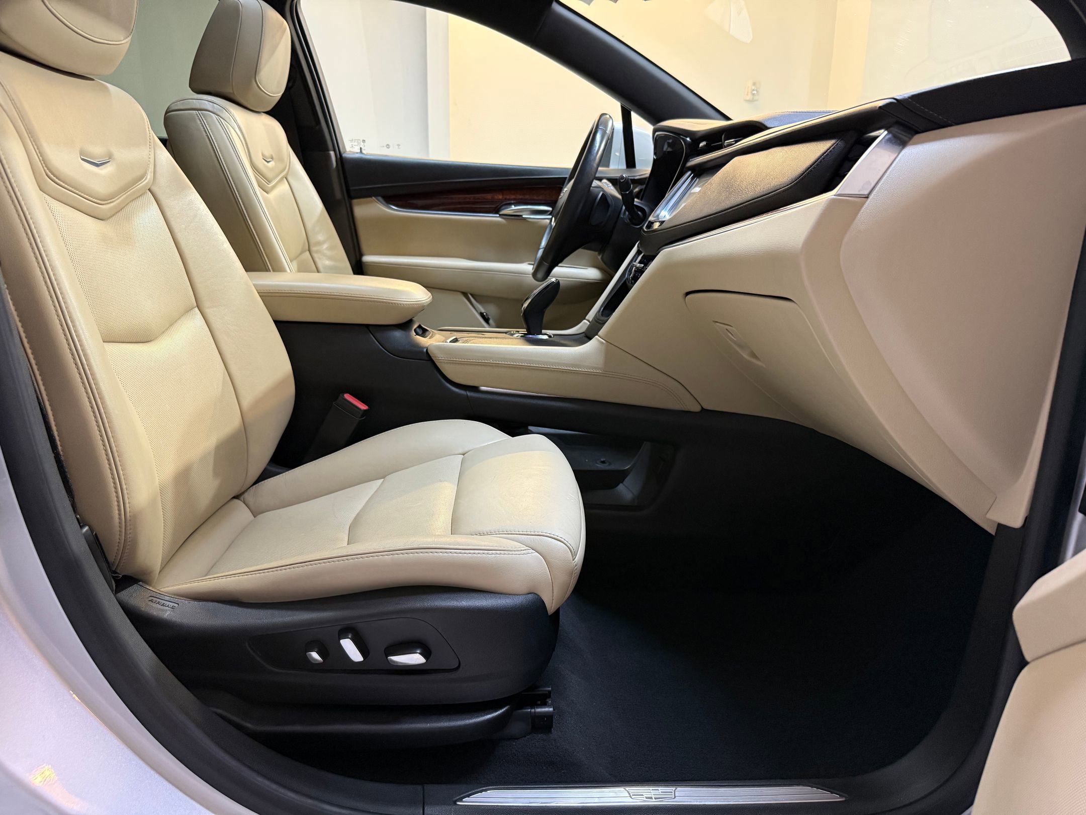 Used 2018 Cadillac XT5 Premium Luxury image 51